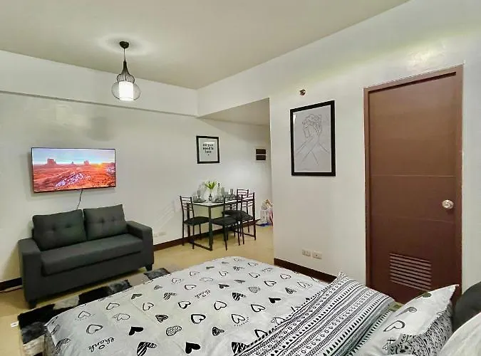 Two Palm Tree Villas Newport-elegante Condotel Type * Manila