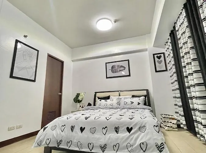 Two Palm Tree Villas Newport-elegante Condotel Type * Manila
