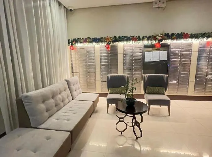 Two Palm Tree Villas Newport-elegante Condotel Type Manila