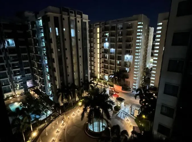 Two Palm Tree Villas Newport-elegante Condotel Type Aparthotel Manila